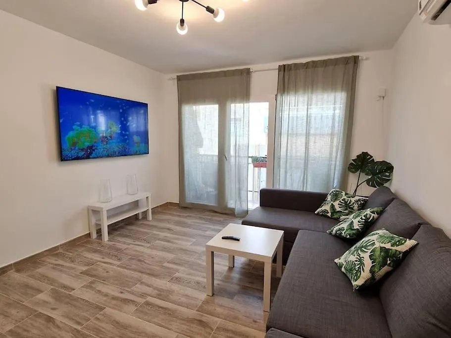 Precioso Apartamento Acondicionado Al Lado Del Marの連絡先